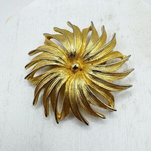 Vintage MCM Mid Century Modern Gold Tone Flower Brooch Pin